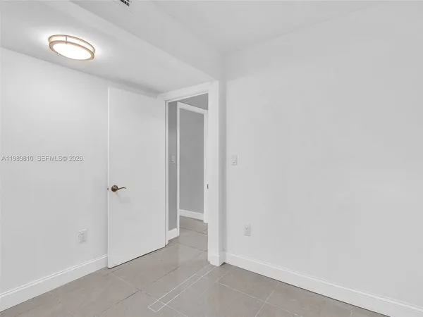 $2,000 | 1770 Northeast 191st Street, Unit 5001, Miami, FL 33179