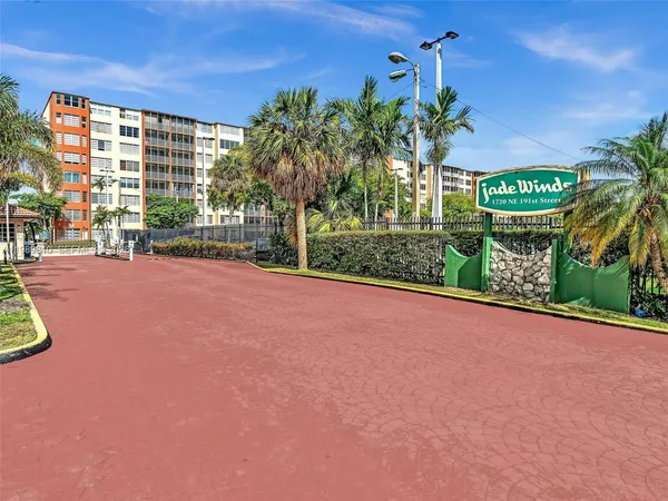 $2,000 | 1770 Northeast 191st Street, Unit 5001, Miami, FL 33179