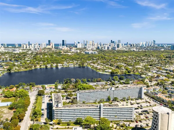 $2,000 | 1770 Northeast 191st Street, Unit 5001, Miami, FL 33179