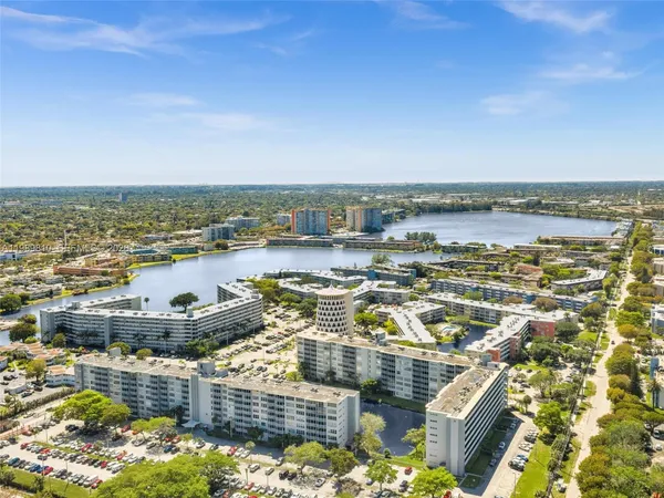 $2,000 | 1770 Northeast 191st Street, Unit 5001, Miami, FL 33179