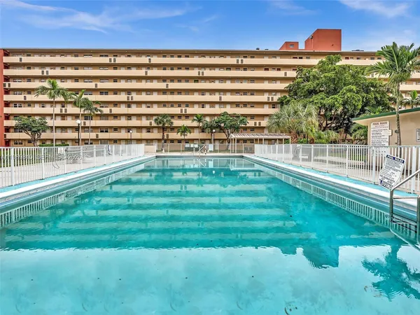 $2,000 | 1770 Northeast 191st Street, Unit 5001, Miami, FL 33179