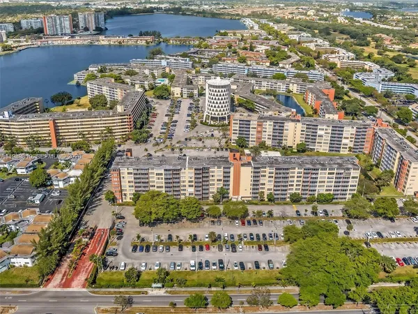 $2,000 | 1770 Northeast 191st Street, Unit 5001, Miami, FL 33179