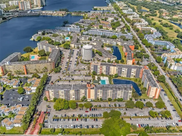 $2,000 | 1770 Northeast 191st Street, Unit 5001, Miami, FL 33179