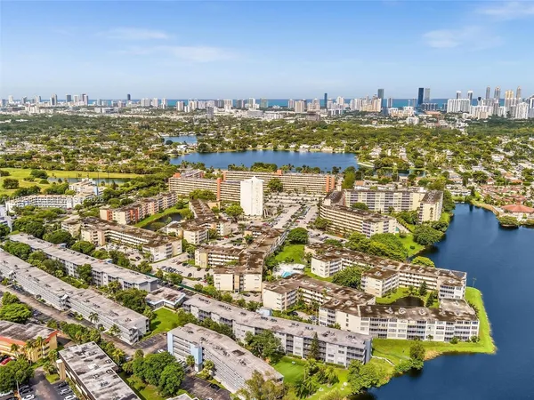 $2,000 | 1770 Northeast 191st Street, Unit 5001, Miami, FL 33179