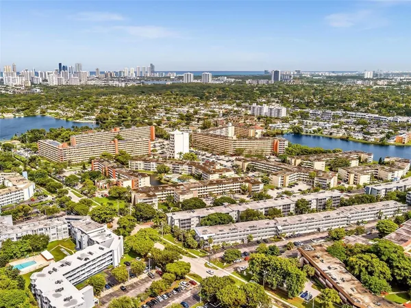 $2,000 | 1770 Northeast 191st Street, Unit 5001, Miami, FL 33179