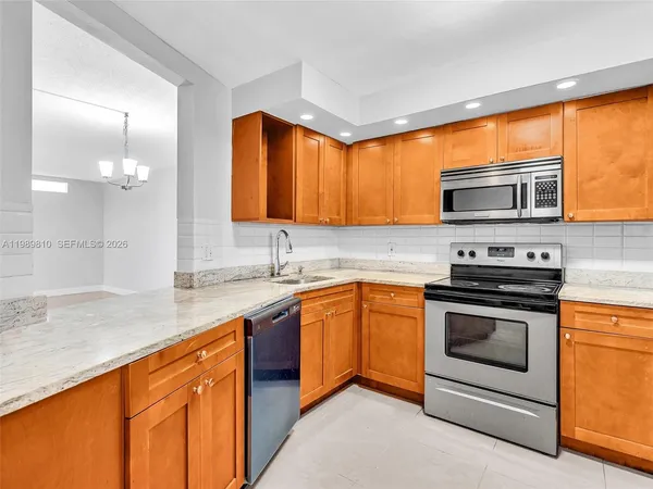 $2,000 | 1770 Northeast 191st Street, Unit 5001, Miami, FL 33179