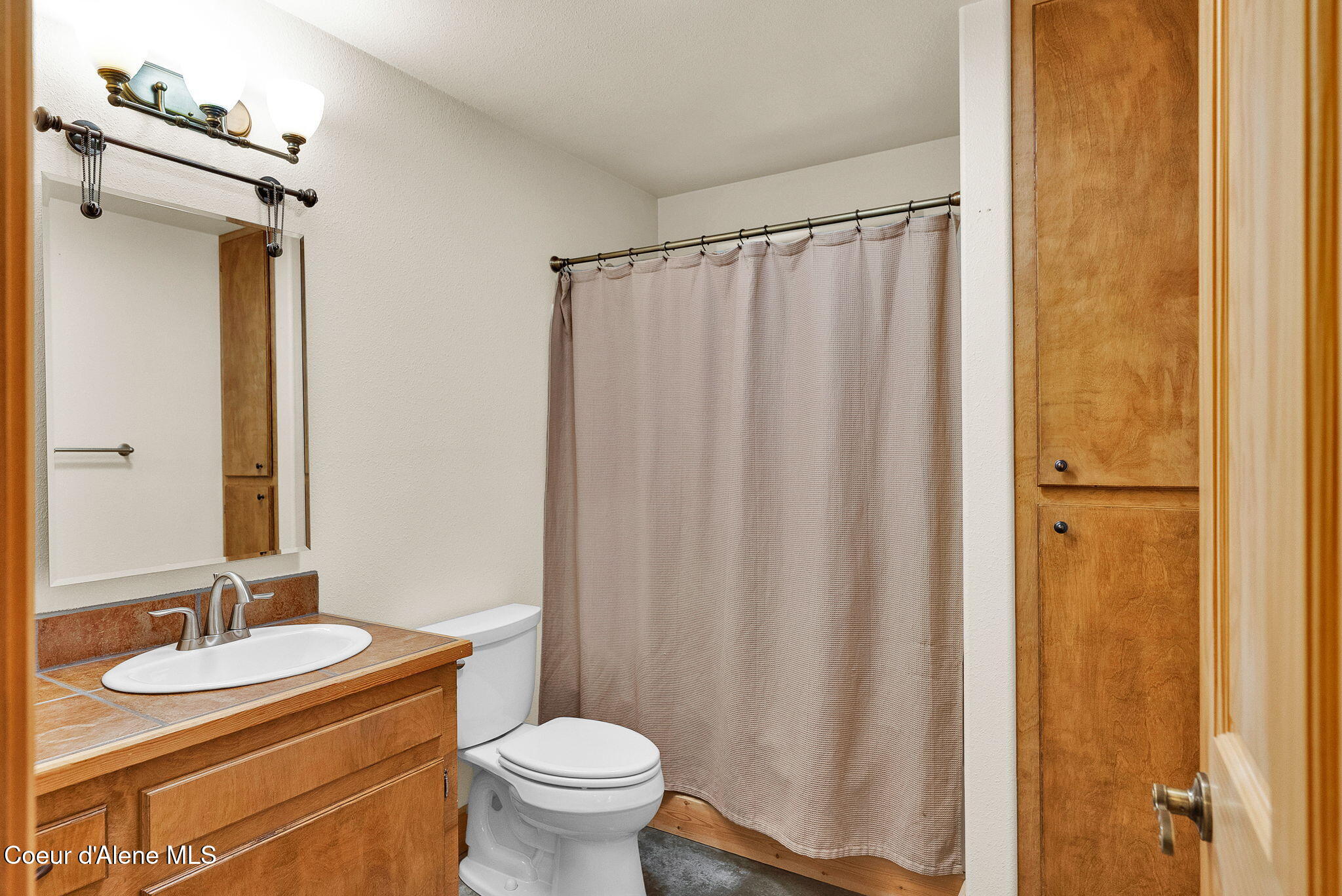 551 Star Road Moyie Springs, ID 83845 - Photo 18 of 85 16-web-or-mls-SkyLight - Star (JG)-32