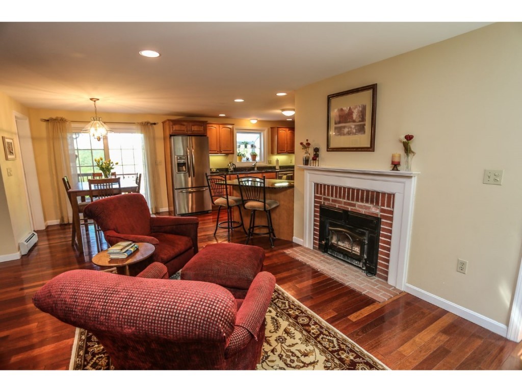 391 Island Pond Road Derry, NH 03038 - Photo 8 of 25