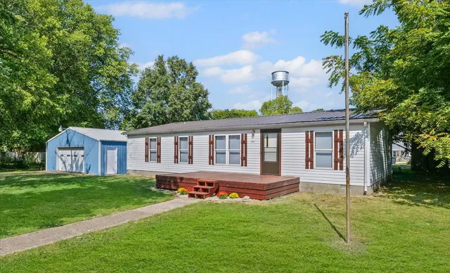 $100,000 | 101 Railroad Street, Sidell, IL 61876