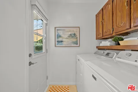 $1,359,000 | 6131 Lockhurst Drive, Woodland Hills, CA 91367