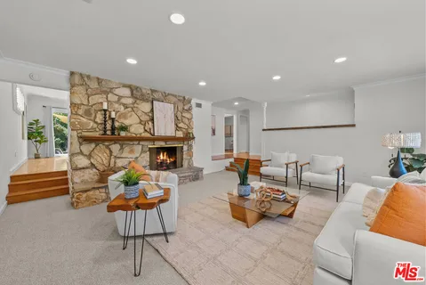 $1,359,000 | 6131 Lockhurst Drive, Woodland Hills, CA 91367