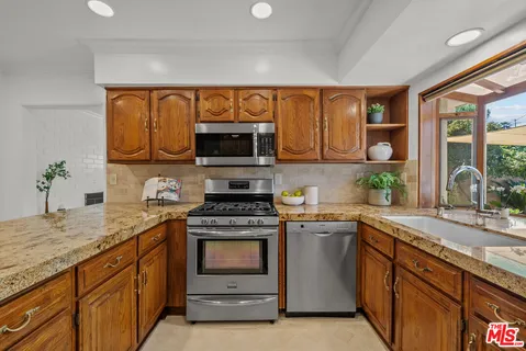 $1,359,000 | 6131 Lockhurst Drive, Woodland Hills, CA 91367