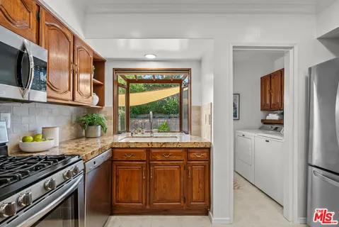 $1,359,000 | 6131 Lockhurst Drive, Woodland Hills, CA 91367