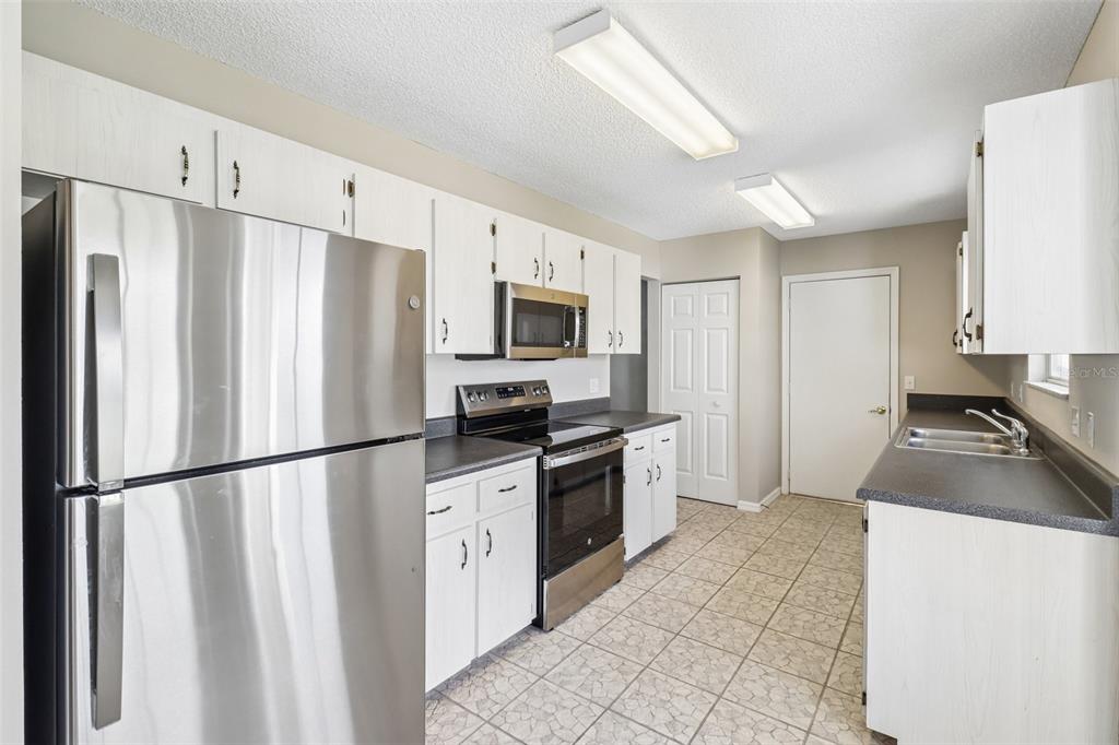 8543 Southwest 65th Court Road Ocala, FL 34476 - Photo 11 of 47