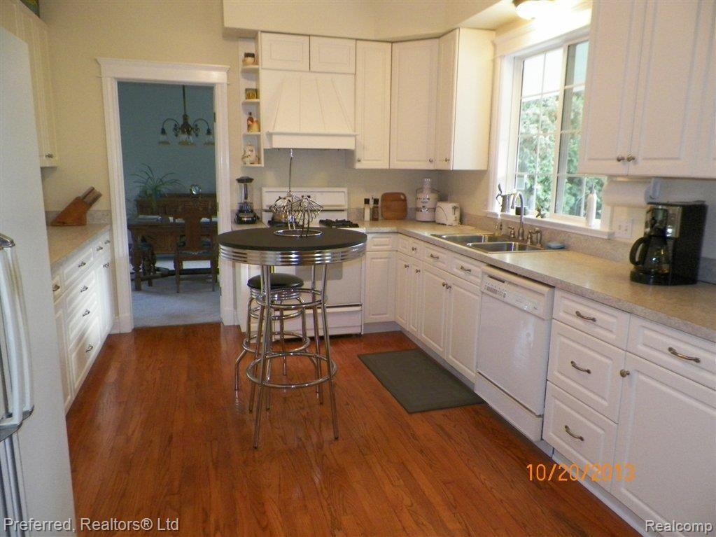 11180 Rivendell Court Pinckney, MI 48169 - Photo 20 of 35 Culinary Kitchen!