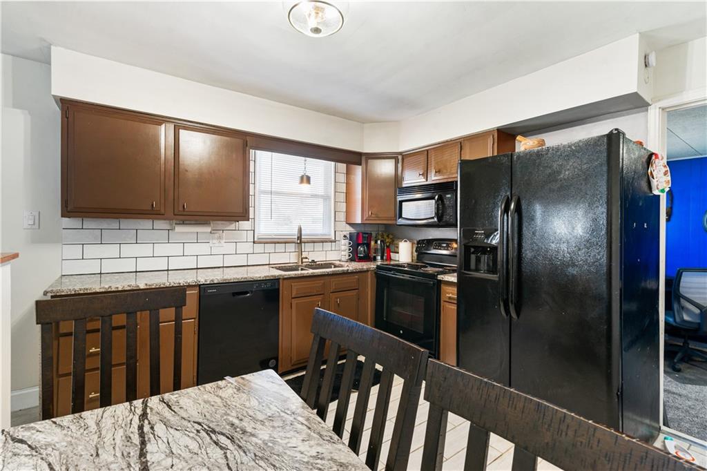 221 Crestview Road Pittsburgh, PA 15235 - Photo 7 of 24 Gallery Image 7