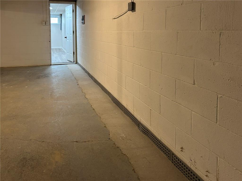 389 Rural Valley Road Claysville, PA 15323 - Photo 31 of 35 a view of hallway with shower