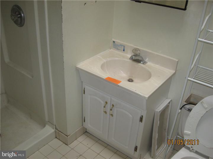 236 Maypole Road Upper Darby, PA 19082 - Photo 7 of 8