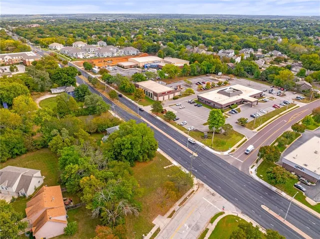 $350,000 | 6760 West 151st Street, Overland Park, KS 66223