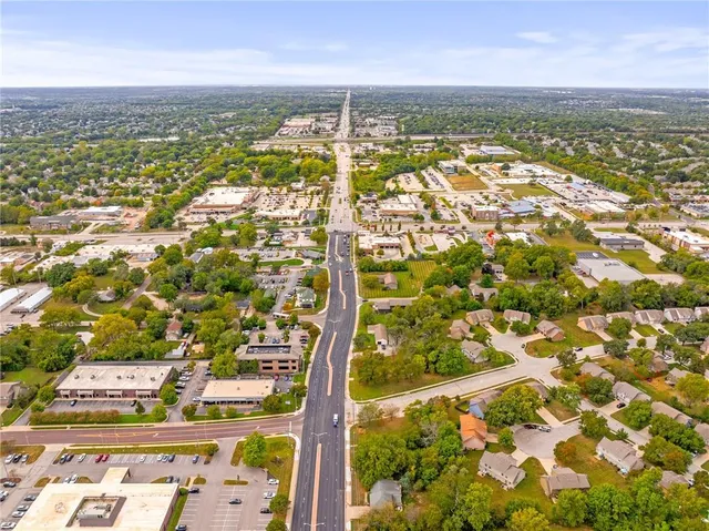 $350,000 | 6760 West 151st Street, Overland Park, KS 66223