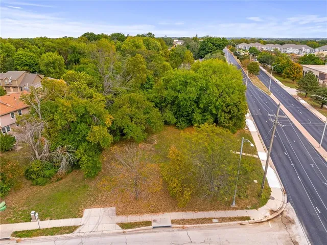 $350,000 | 6760 West 151st Street, Overland Park, KS 66223