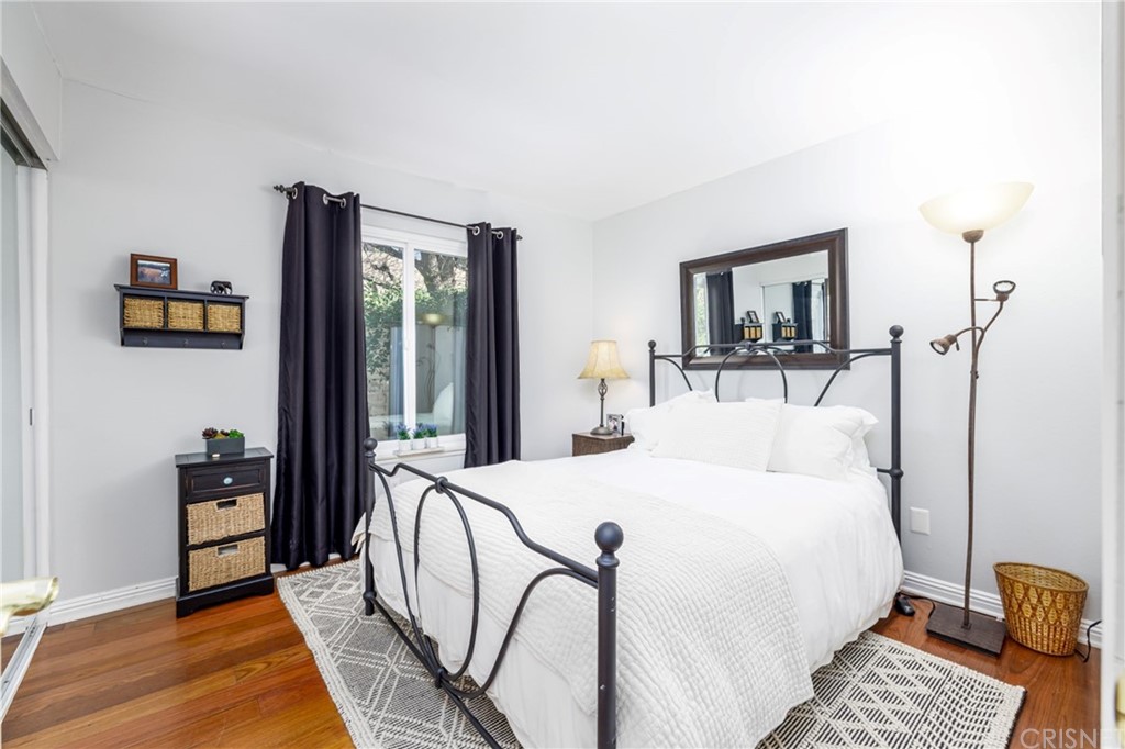 18261 Hiawatha Street Northridge, CA 91326 - Photo 12 of 35