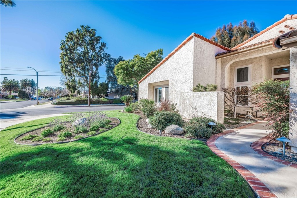 18261 Hiawatha Street Northridge, CA 91326 - Photo 3 of 35