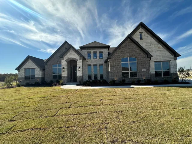 $739,900 | 116 Blackstar Lane, Decatur, TX 76234