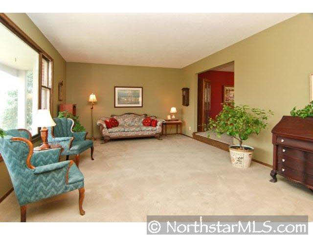 9616 Oxborough Road Bloomington, MN 55437 - Photo 4 of 10