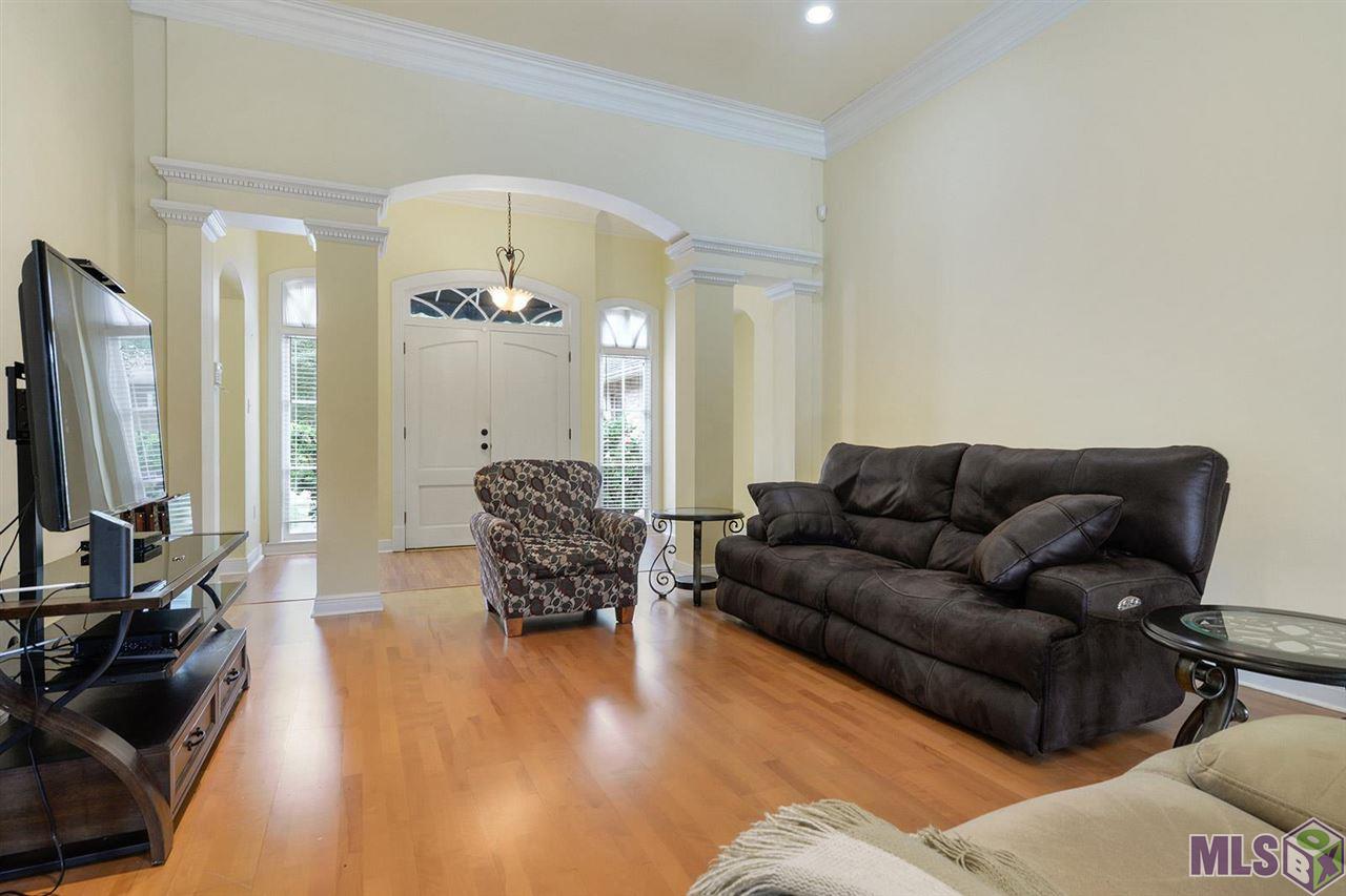 2 Hidden Oak Lane Baton Rouge, LA 70810 - Photo 12 of 24 View from the front entrance