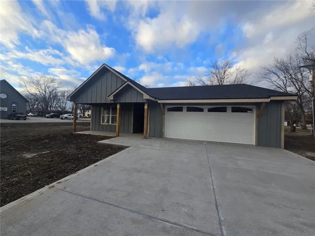 $265,000 | 705 Pearl, East Lynne, MO 64743