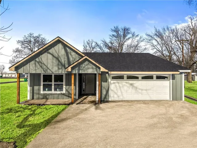 $265,000 | 705 Pearl, East Lynne, MO 64743