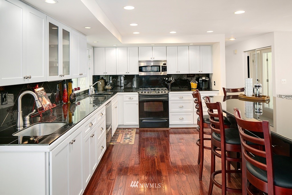 10510 Northeast 151st Street Bothell, WA 98011 - Photo 5 of 19 Gallery Image 5