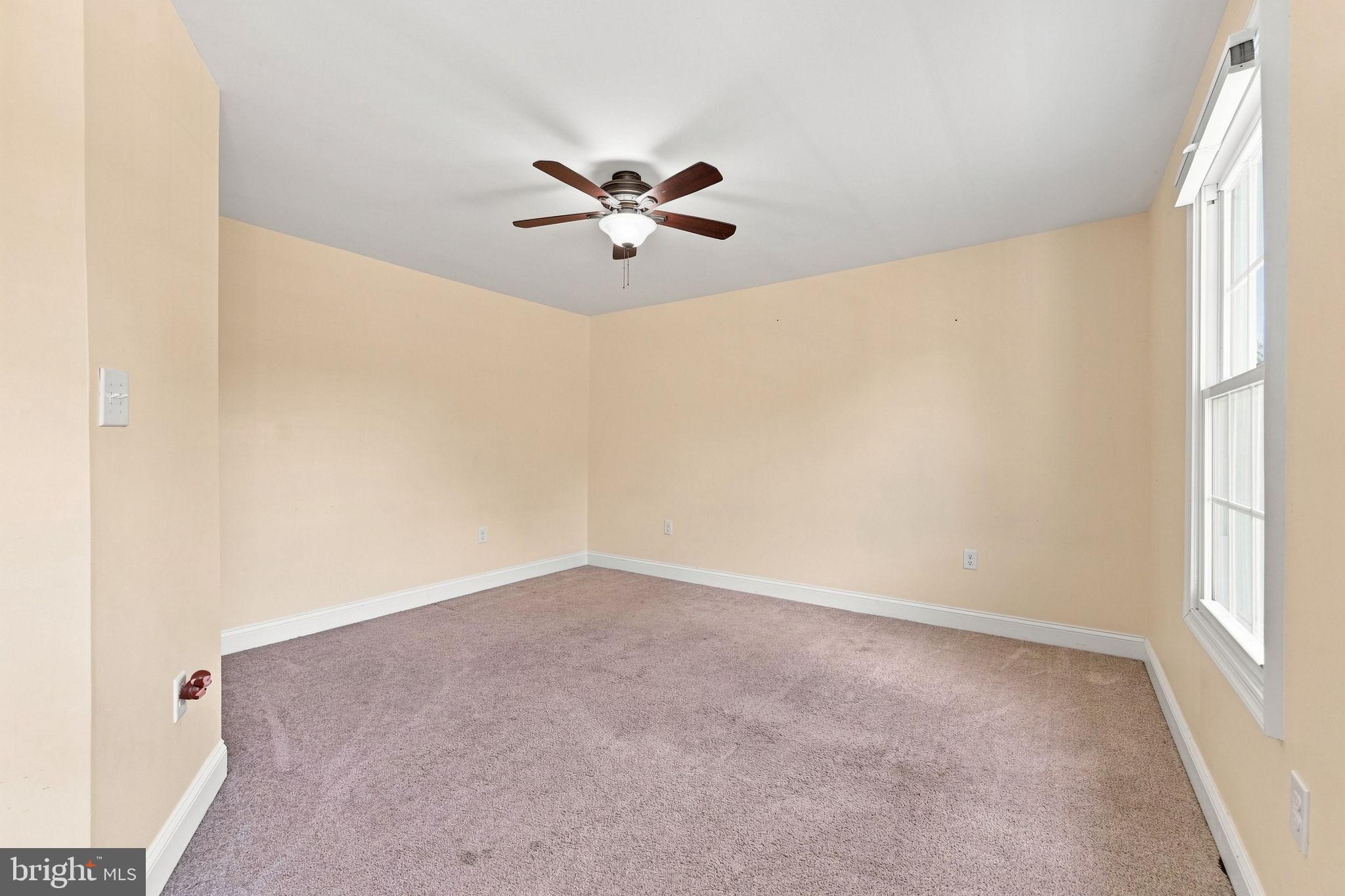 8 Seeley Road Bridgeton, NJ 08302 - Photo 22 of 44 Spacious room with natural light.