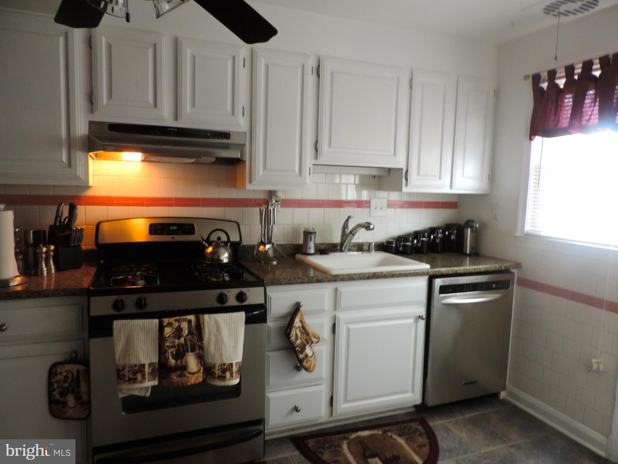 1424 Barrett Road Baltimore, MD 21207 - Photo 3 of 22 Kitchen