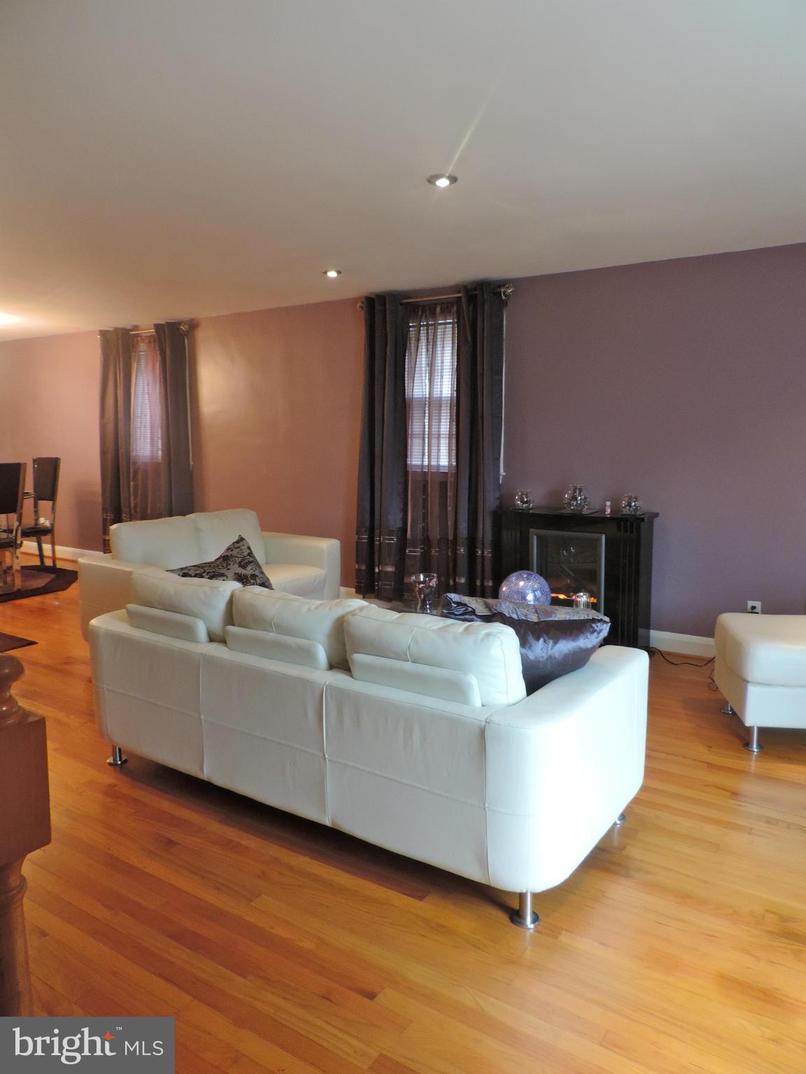 1424 Barrett Road Baltimore, MD 21207 - Photo 7 of 22 Living Room