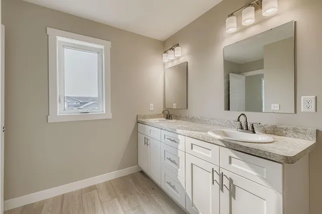 $284,900 | 2117 Cleveland Way South, Cambridge, MN 55008