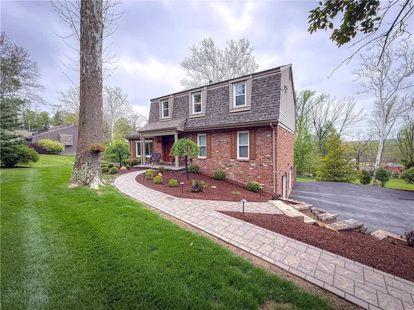 $500,000 | 105 Mt Blaine Drive, Canonsburg, PA 15317