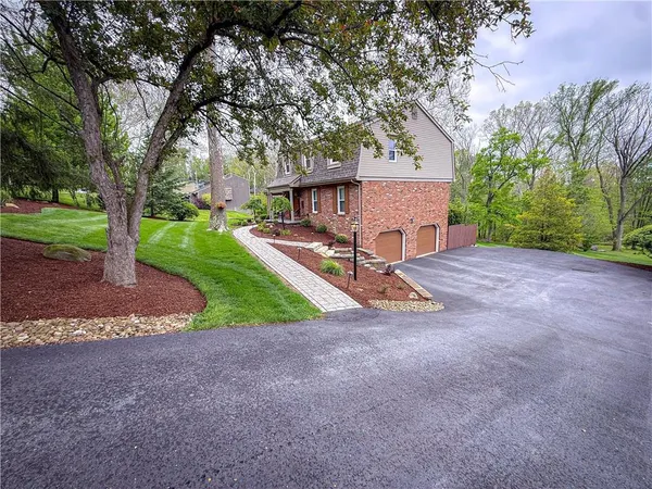 $500,000 | 105 Mt Blaine Drive, Canonsburg, PA 15317