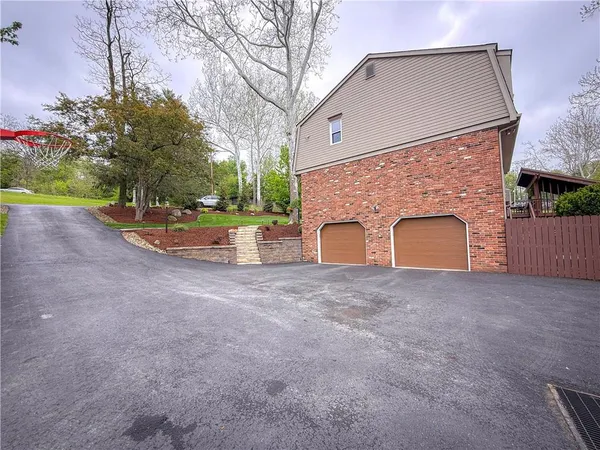 $500,000 | 105 Mt Blaine Drive, Canonsburg, PA 15317