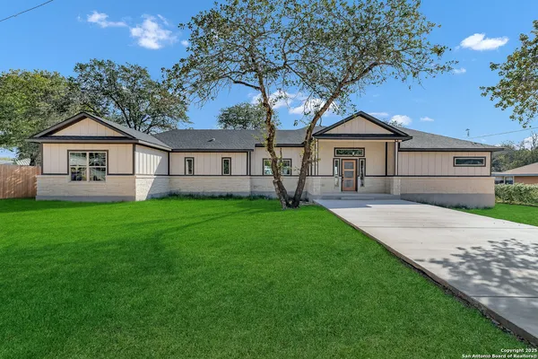 $384,989 | 23048 Hilltop Peaks, Elmendorf, TX 78112