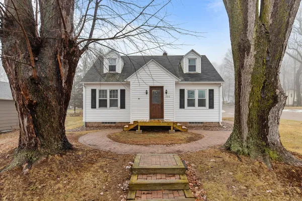 $179,900 | 330 Grove Street, Manawa, WI 54949