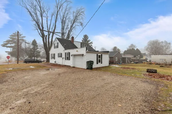 $179,900 | 330 Grove Street, Manawa, WI 54949