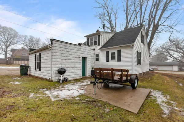 $179,900 | 330 Grove Street, Manawa, WI 54949
