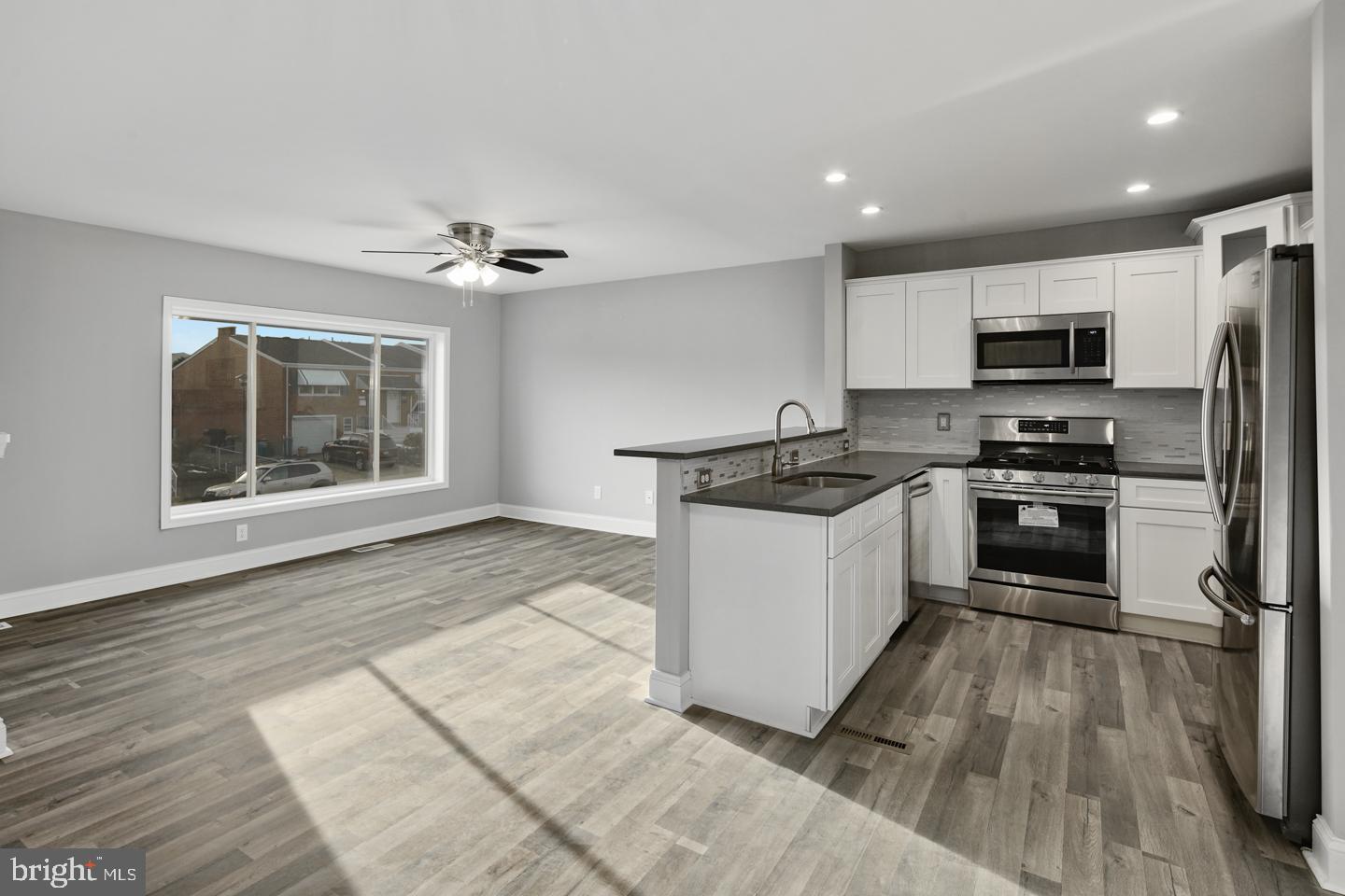3539 Kyle Road Philadelphia, PA 19154 - Photo 3 of 25 Kitchen/Living Room