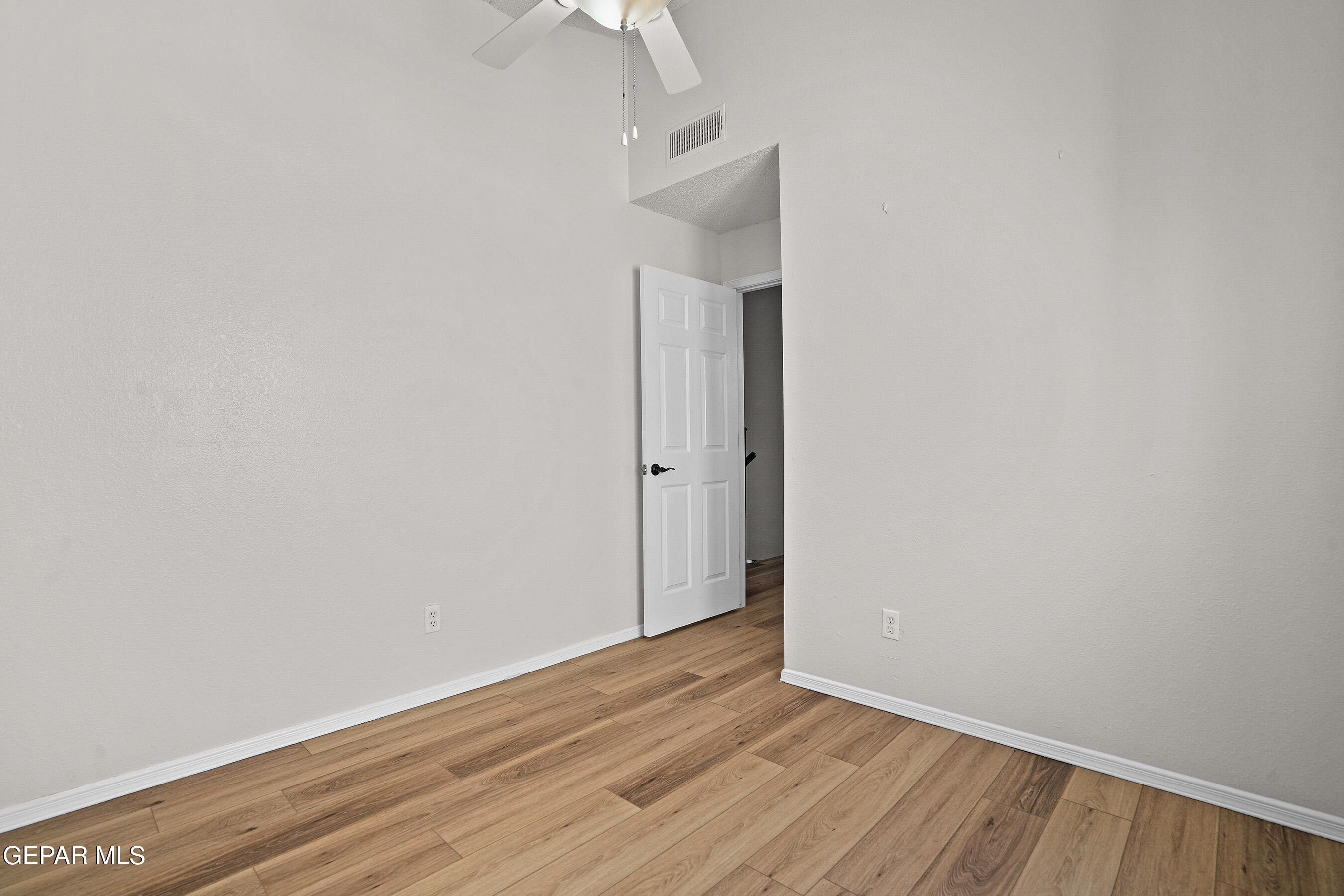 11023 Splendor Court El Paso, TX 79936 - Photo 24 of 43 Bright Third Bedroom