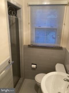 549 Broadview Road Upper Darby, PA 19082 - Photo 11 of 21 Master bathroom
