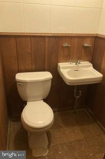 549 Broadview Road Upper Darby, PA 19082 - Photo 16 of 21 Powder room in basement