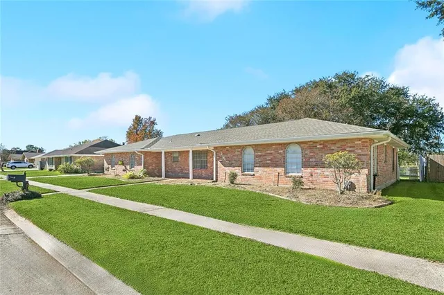 $249,000 | 2165 Colonial Drive, Laplace, LA 70068