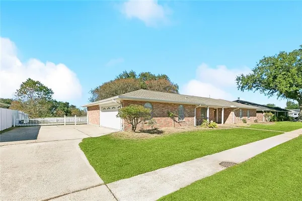 $249,000 | 2165 Colonial Drive, Laplace, LA 70068